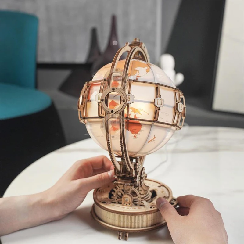 Lampada a globo in legno Gioch - Solar System Orrery recensione e prezzo
